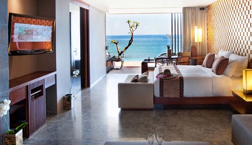 Ocean Front Pool Suite
