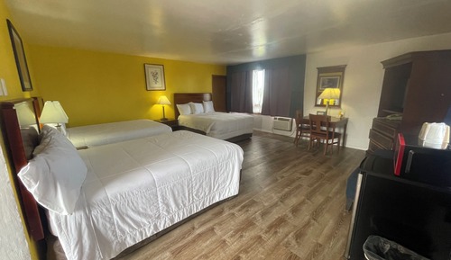 Family Room, Multiple Beds