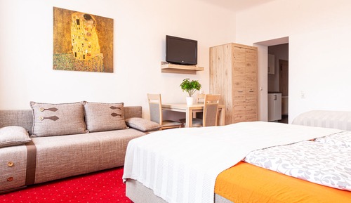 Quintuple Room