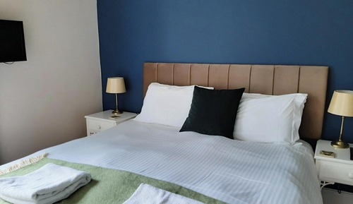 Double Room, Ensuite, Sea View (Room7)