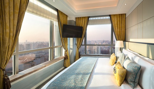 The Manor Junior Suite