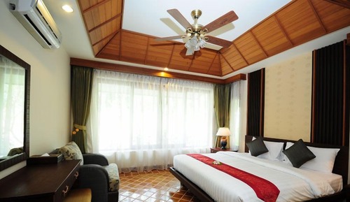 Deluxe Villa, 1 King Bed, Non Smoking, Pool View