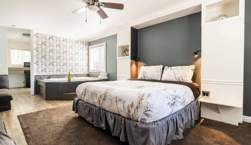 Romantic Room with AC/ Heating & Spa