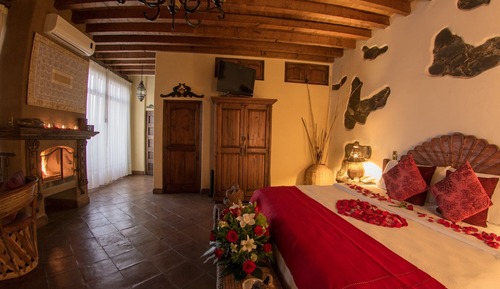 Master suite, 1 king bed