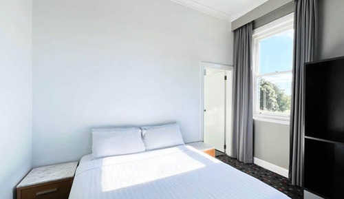 The Sunnyside Suite, Ensuite
