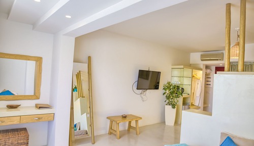 Deluxe Suite (Sharing Pool)