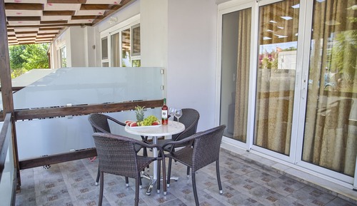 Junior Loft, Garden View