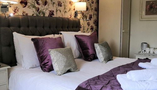 Double Room (Compact)