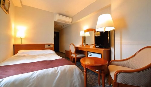 Basic Single Room, 1 Large Twin Bed, Smoking