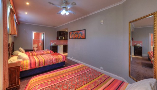 Apartment (Five)