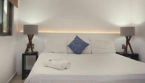 Comfort Room, Patio king and sofa bed