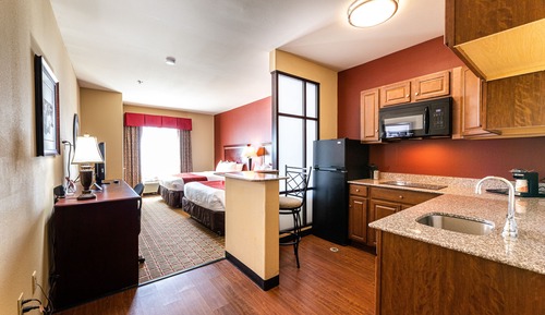 Suite, 2 Queen Beds, Non Smoking, Kitchenette (City/Lake Views)