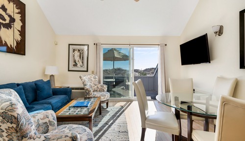 Oceanfront 2BD Queen and 2 Twins