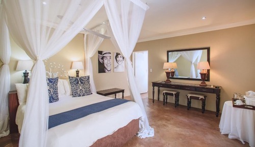 Family Room, 2 Bedrooms