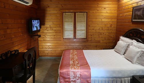Family Cottage, 1 Queen Bed with Sofa bed (Suite)