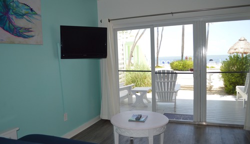 Oceanfront King Suite w/ Kitchen & Private Balcony