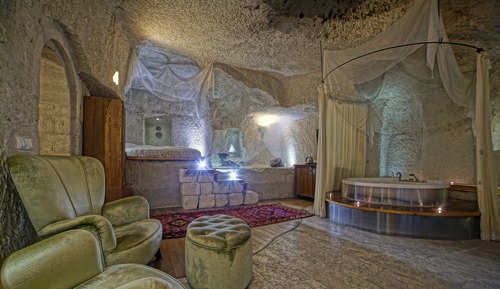 Deluxe Cave Suite