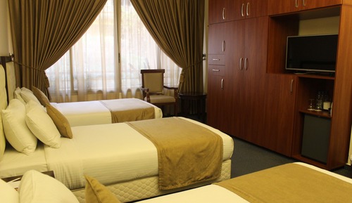 Club Triple Room