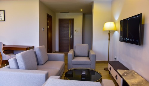 Executive Studio Suite, 1 King Bed, Non Smoking, Golf View