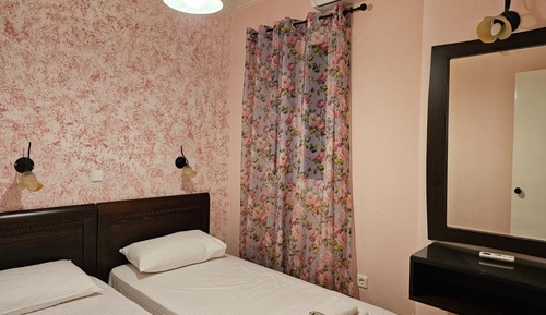 Apartment, 2 Bedrooms, Smoking, Garden View