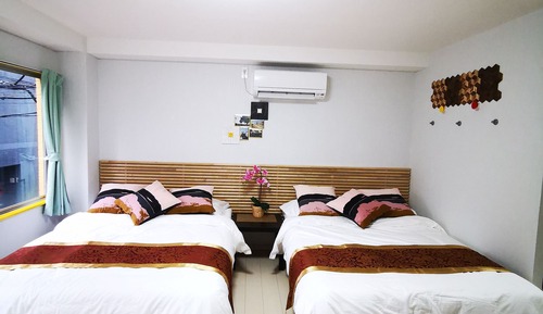 Room (2999)