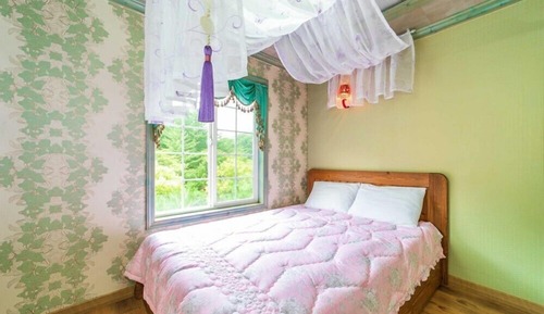 Room (Sopheia 2)