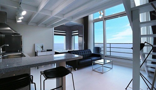 Room (401)