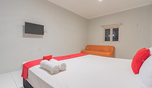 Deluxe Room (Reddoorz)