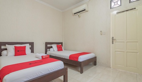 Twin Room (Reddoorz)