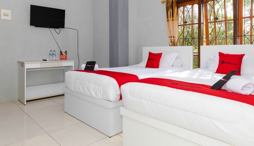 Twin Room (Reddoorz)