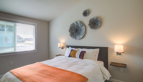 Single Queen ADA Streetside Suite
