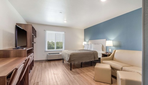 Standard Room, 1 Queen Bed, Non Smoking (Sofa)