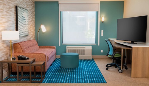 Suite, 1 King Bed, Accessible (Hearing)