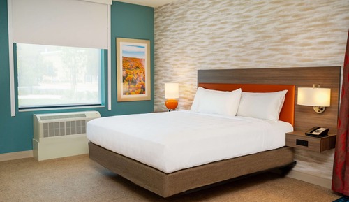 Studio, 1 King Bed, Accessible, Bathtub