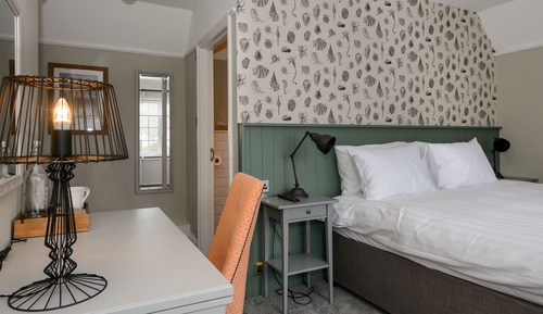 Classic Double or Twin Room, Ensuite
