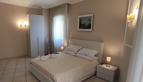 Superior Double or Twin Room, Partial Sea View (2)