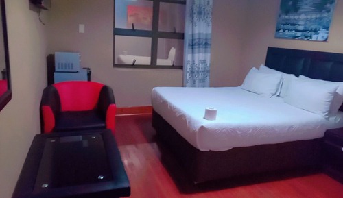 Standard Room (Queen)