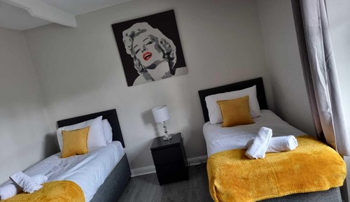 Studio Apartment (2)