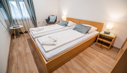 Twin Room (Twin room)