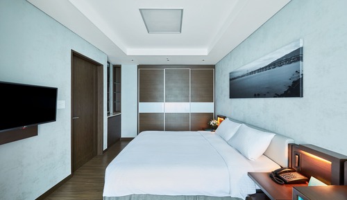 Side Ocean Suite