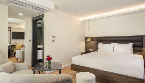 Executive Studio Suite