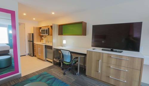 Suite, 1 King Bed, Accessible, Bathtub