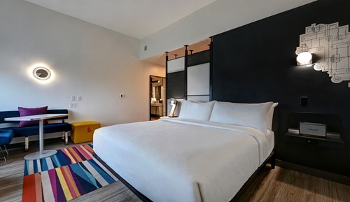 Room, 1 King Bed (Mobility/Hearing Access, Roll-in Shwr)