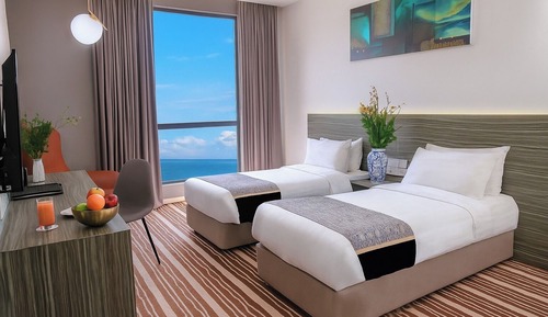 Deluxe Partially Seaview Twin