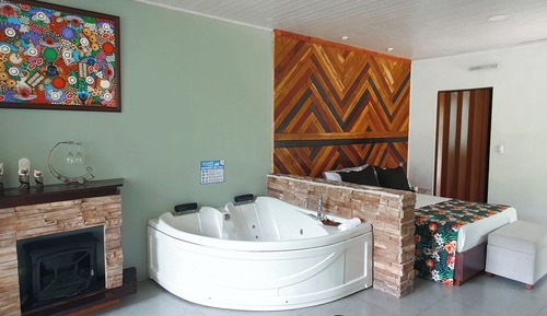 Deluxe Suite, Hot Tub, Hill View