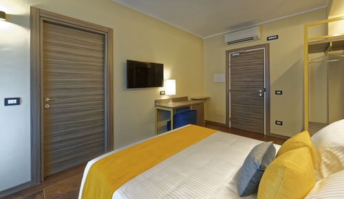Deluxe Double Room (CAMERA 3 RR)
