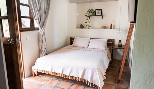 Standard Room, 1 Queen Bed