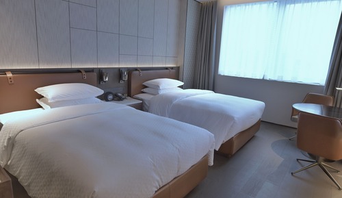 Room, 2 Twin Beds, City View