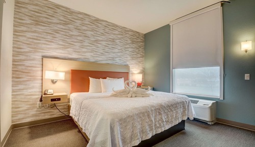 Suite, 1 King Bed, Accessible (Hearing)