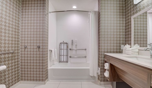 Suite, 1 King Bed, Accessible, Bathtub
